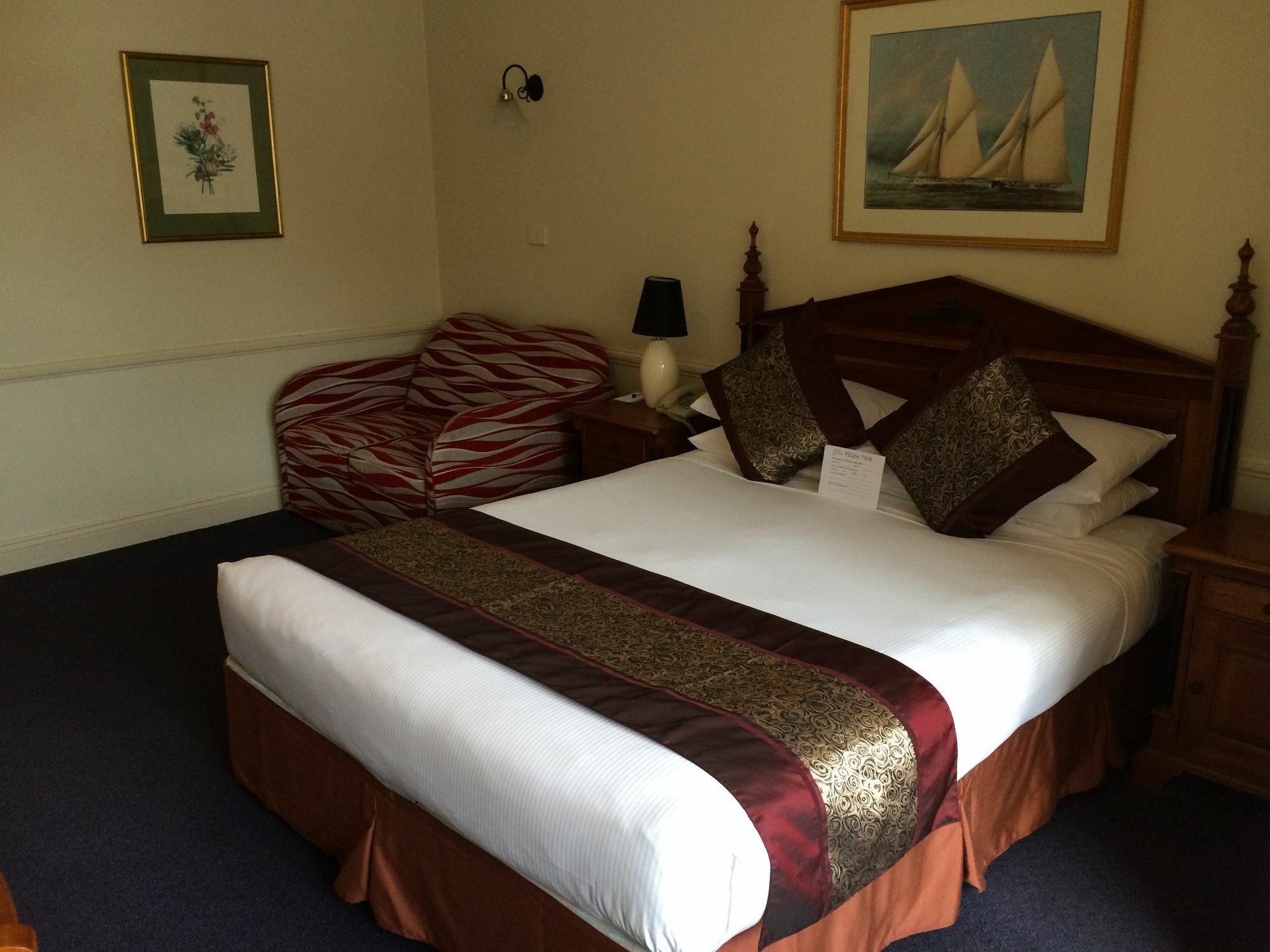 Twin Towers Hotel 4*
