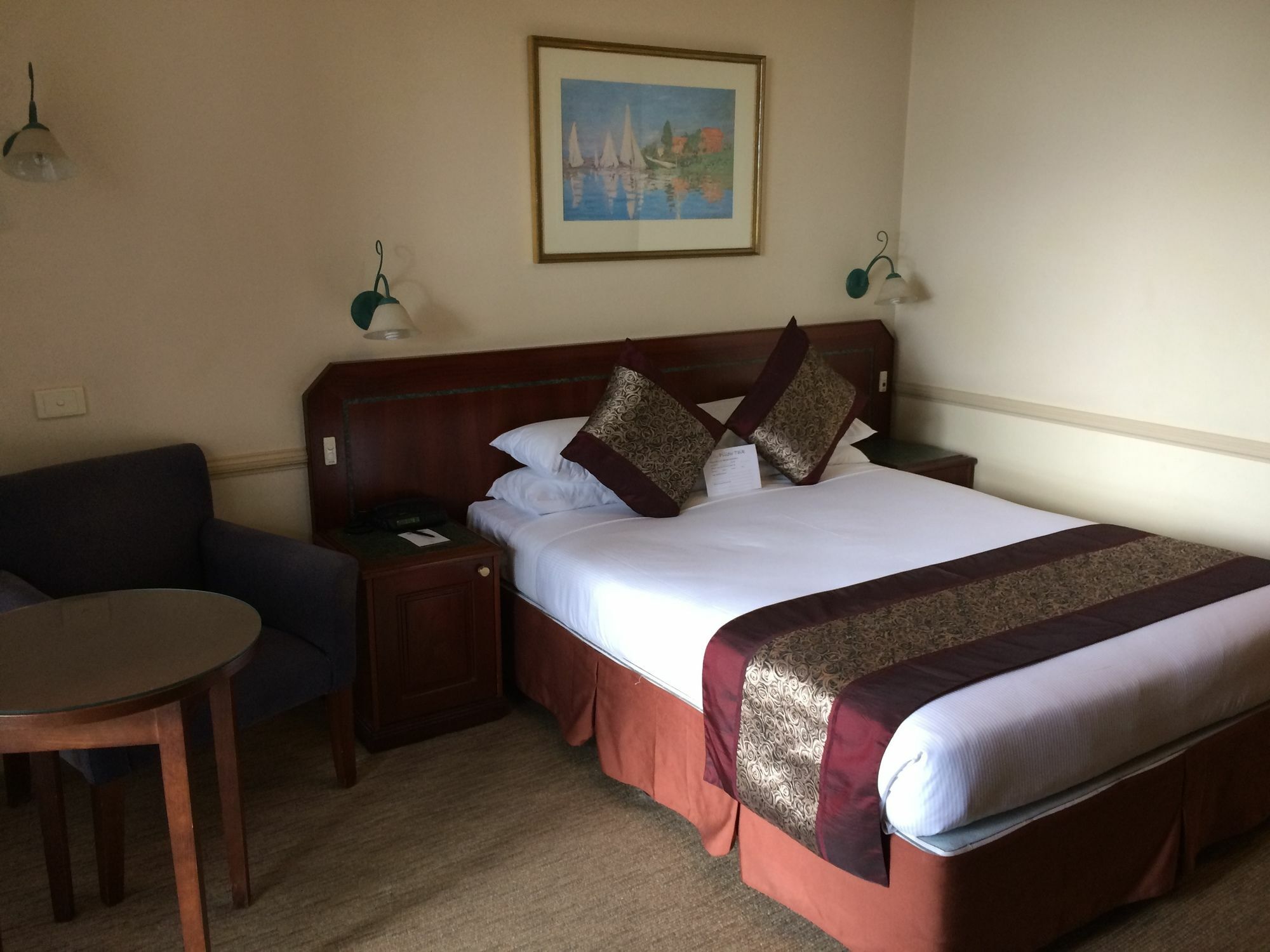 Twin Towers Hotel 4*