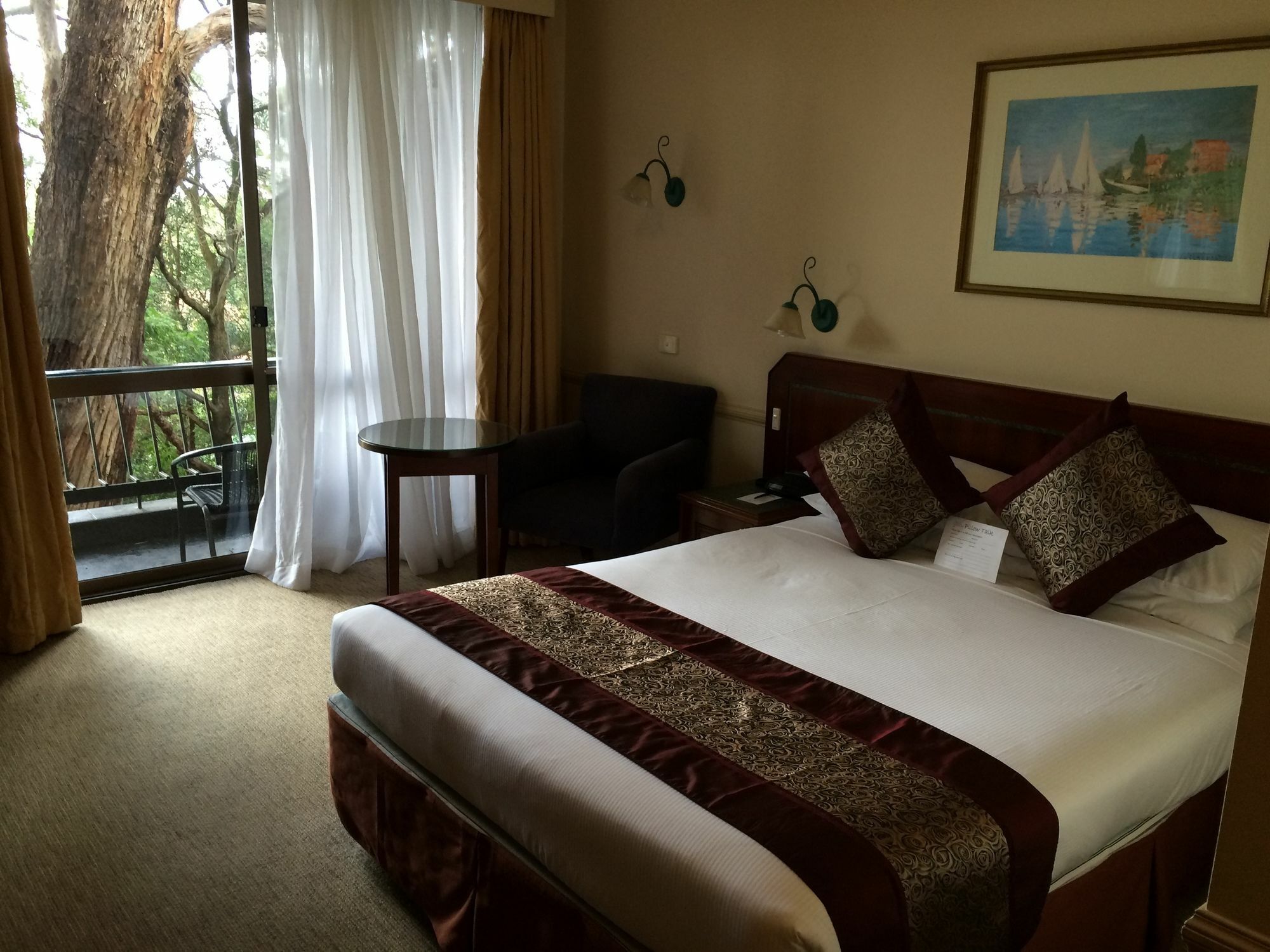 Twin Towers Hotel 4*