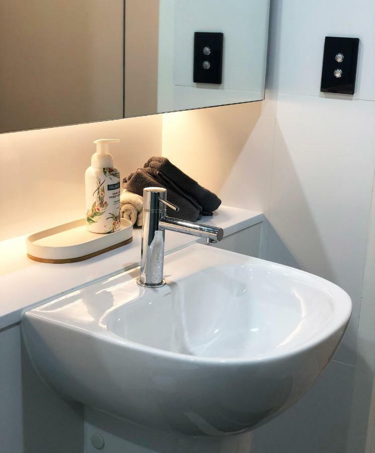 Redfern Apt With Great View Apartment *