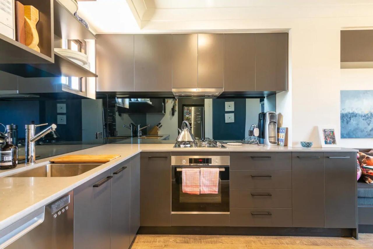 Modern 1 Bedroom In The Italian Forum Apartment *