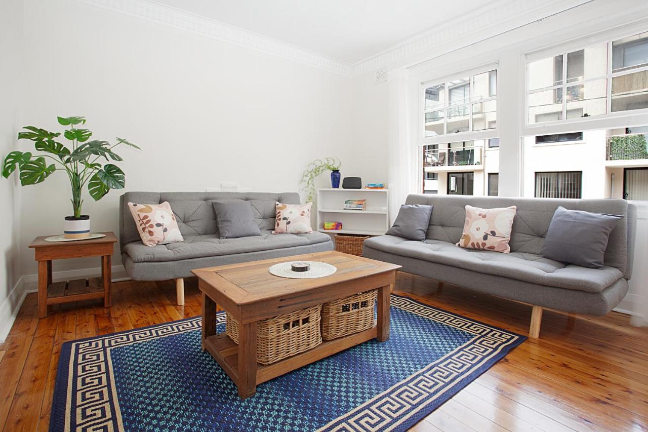 Apartment Sunlit 2-bed Metres From The *