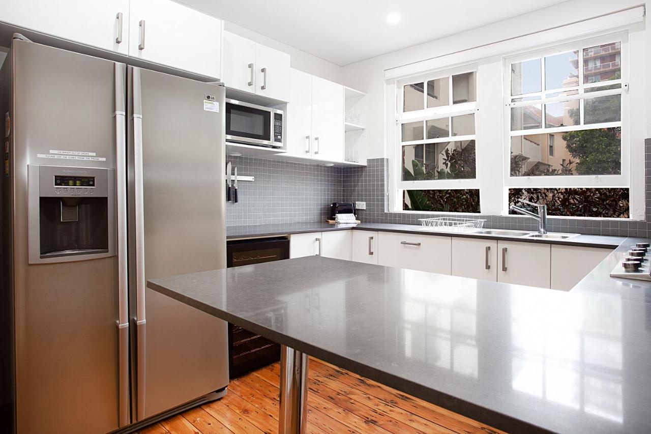 Apartment Sunlit 2-bed Metres From The