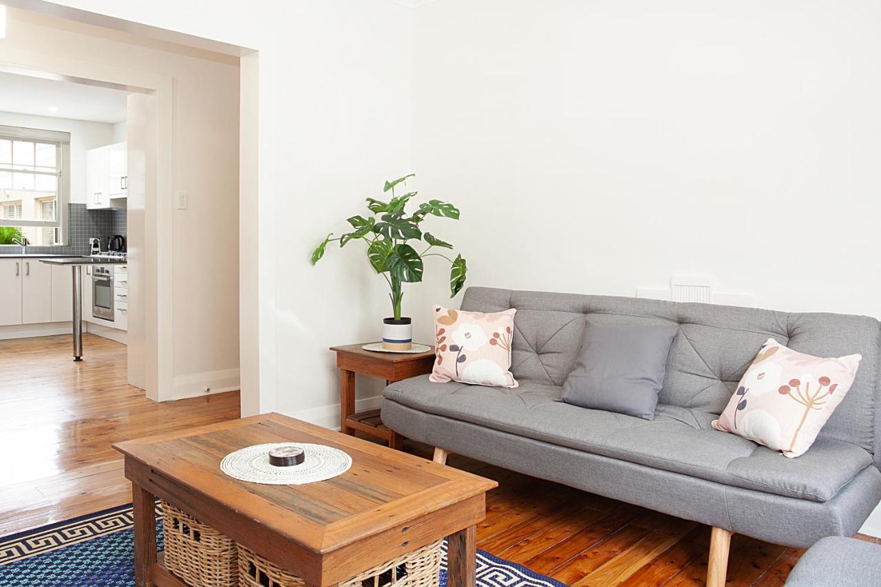 Sunlit 2-bed Metres From The Apartment *