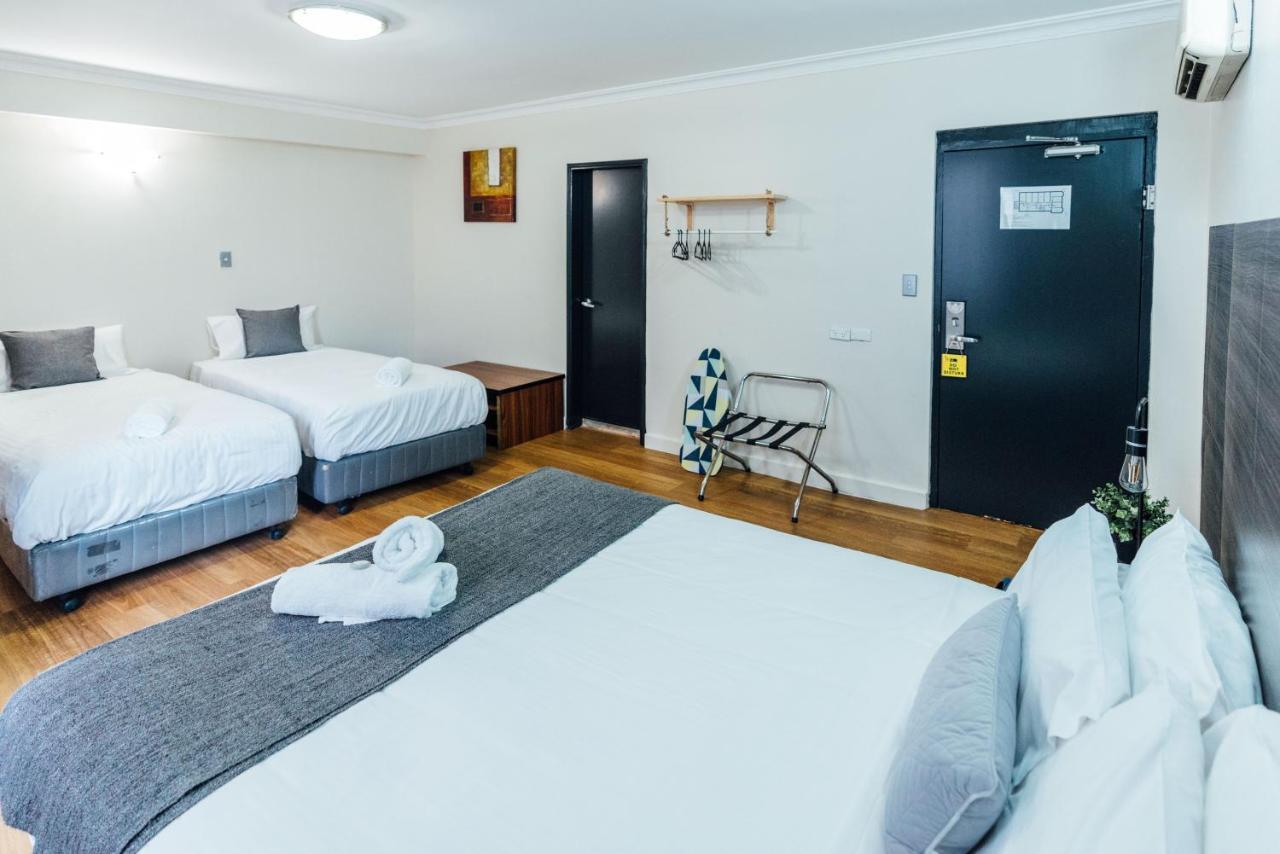 Uno 3* Sydney