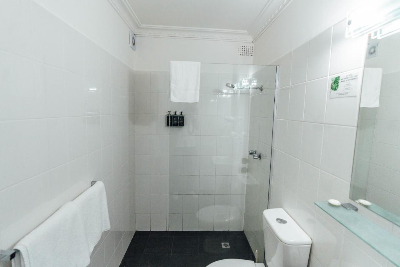 Uno 3* Sydney
